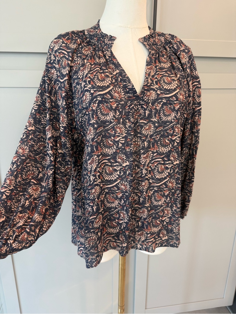 Faherty Boho Floral Split Neck Blouse | Size Small
